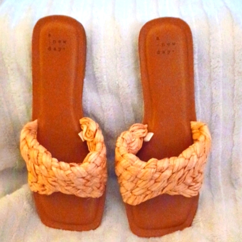 A New Day Woman's‎ Straw Beach  Weave Flat Sandals 7.5 M